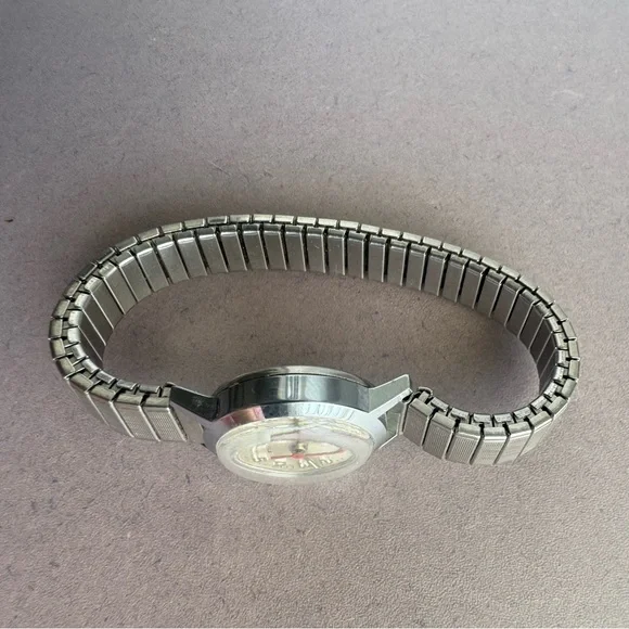 Vintage Helbros Lady 17 Jewels Silver Watch - Picture 3 of 7